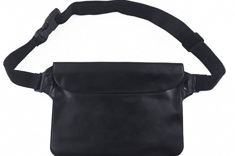 The image shows a black fanny pack with adjustable straps and a buckle closure. It has a simple, sleek design suitable for casual or outdoor use.