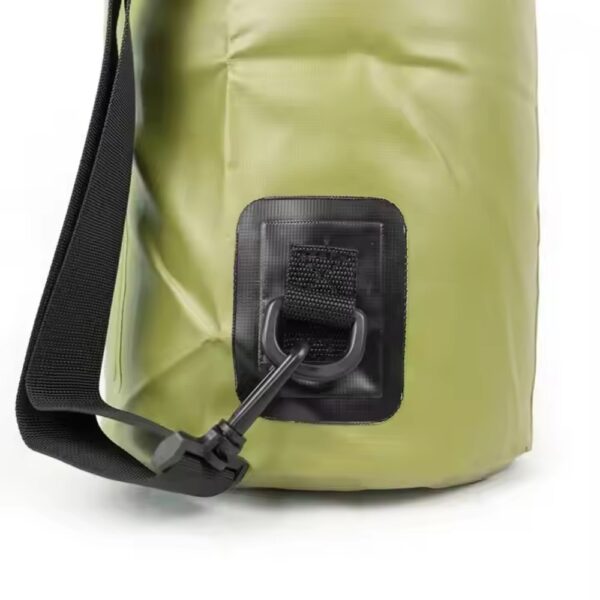 Convenient zippered stash pocket on side panel
